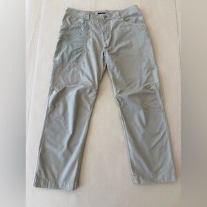 Arc’teryx — Men’s Utility Cargo Pants